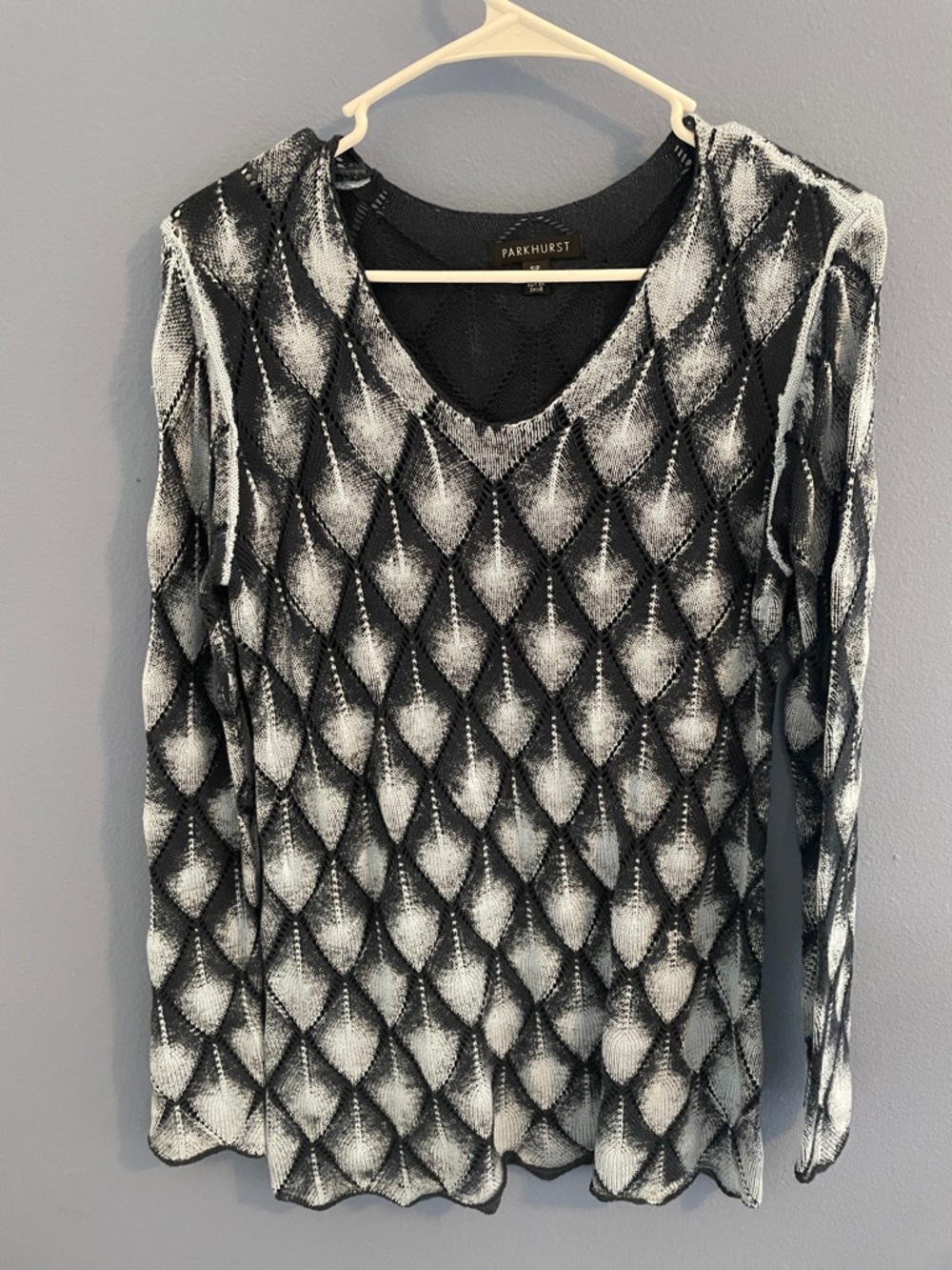 Parkhurst navy and blue  Diamond-Pattern Knit V-Neck Top